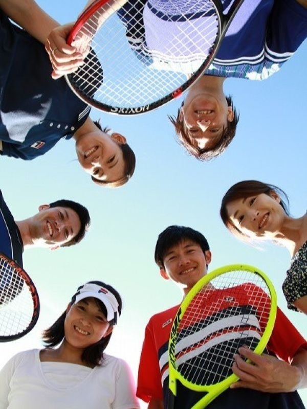 テニスコーチ（指導経験不問）◆イベント企画も自由／完休2日／住宅手当・賞与あり／週休3日もOK