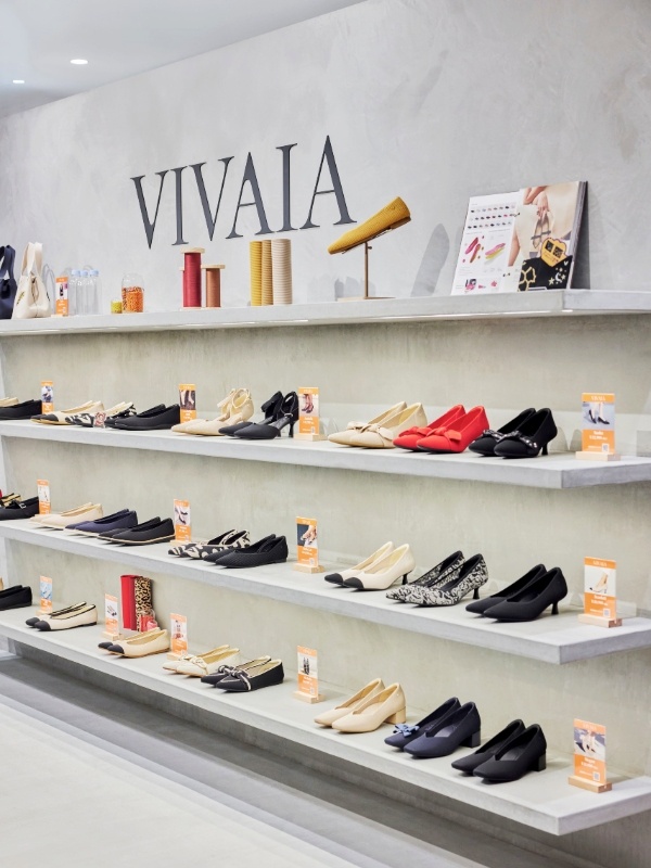 『VIVAIA』シューズの接客販売◆月給27万円～＋インセンティブ／ノルマ無し／未経験も歓迎！